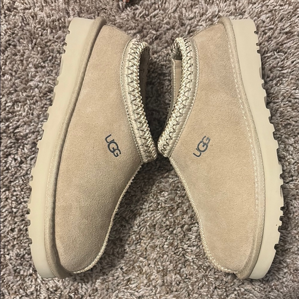 UGG INSPIRED Tan Suede Slippers - Picture 3 of 8
